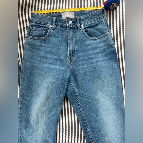 EUC Everlane The Curvy Cheeky Jean in size 26 ankle cut - Picture 6 of 9